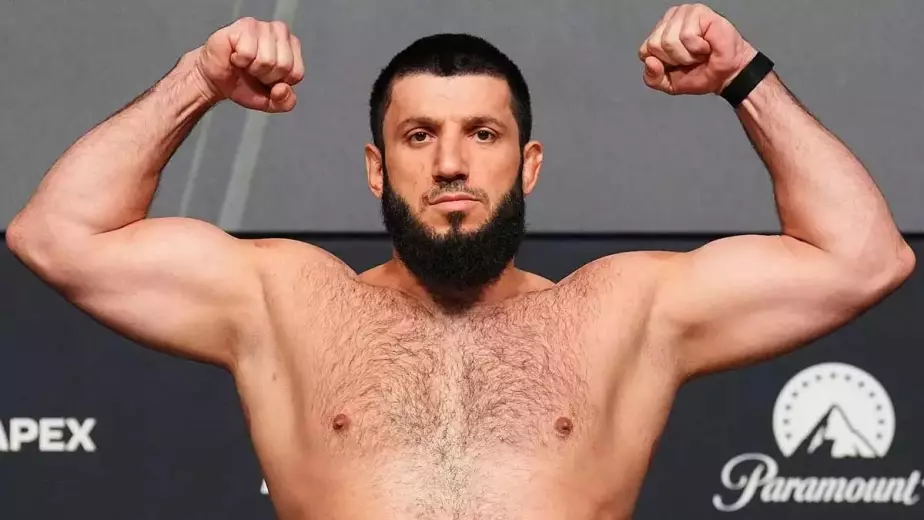 Российский тяжеловес оформил яркий нокаут на UFC в Абу-Даби. Видео 