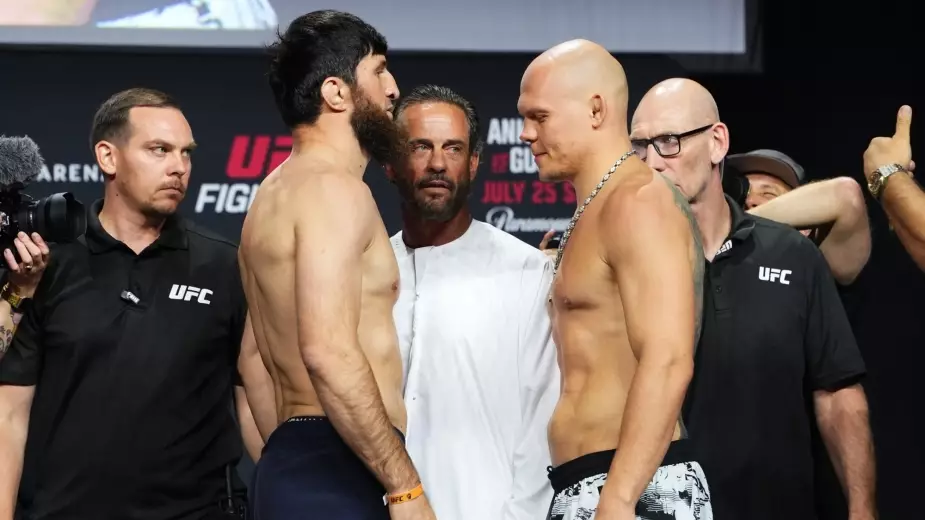 Магомед Анкалаев нокаутировал Богдана Гуськова в главном бою UFC в Абу-Даби. Видео