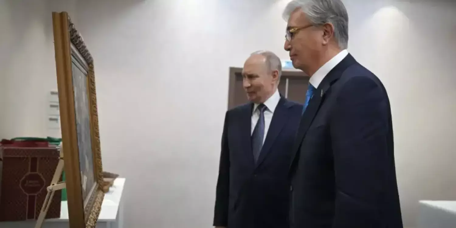 Тоқаев Путинге ерекше сыйлық табыстады