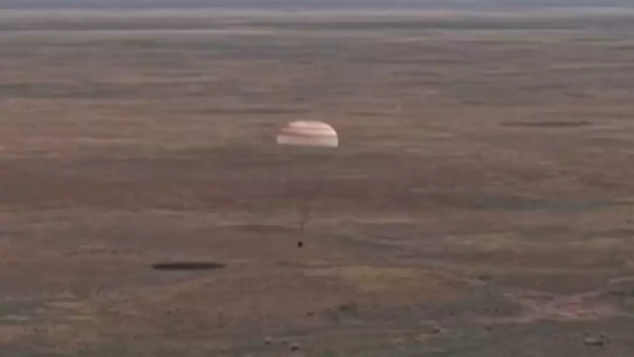 «Союз МС-28» с космонавтами успешно приземлился в Казахстане