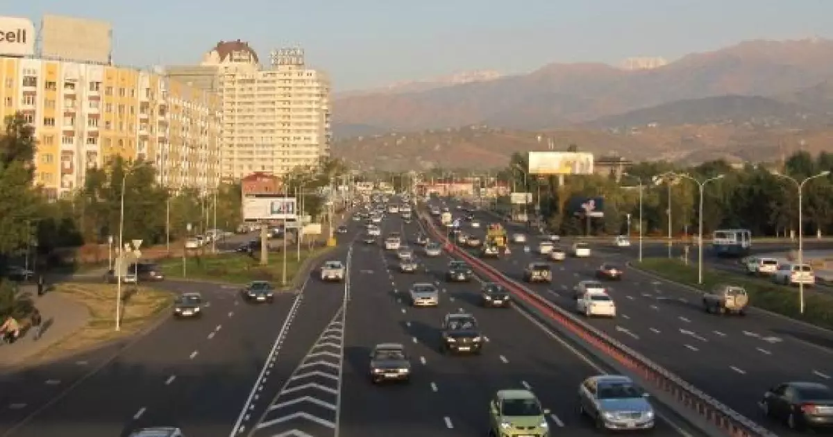  Алматыда жол апаты болып, екі адам жарақат алды 