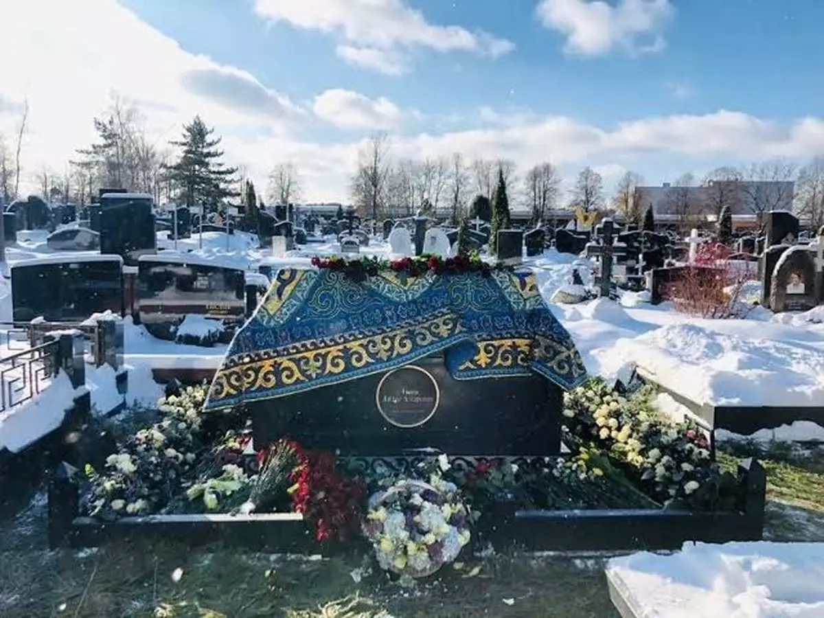 Могилу бывшего зятя Назарбаева в Москве показал блогер