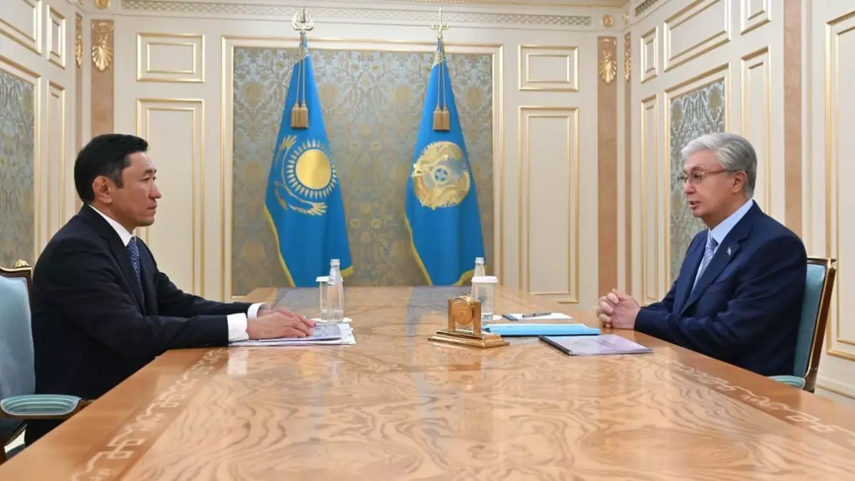  Мемлекет басшысы Атырау облысының әкімі Болат Ақшолақовты қабылдады 