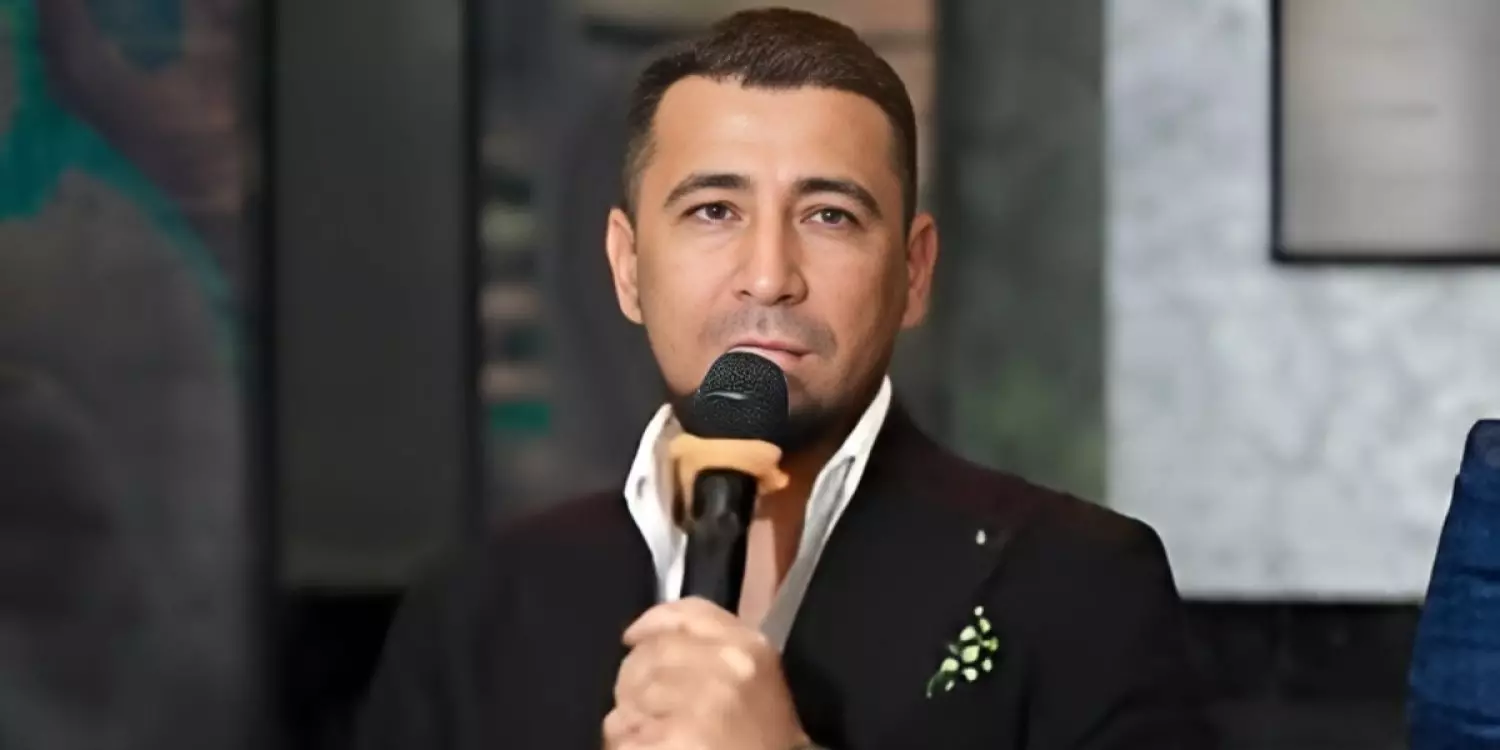"Үстіңнен иіс шығып тұр": танымал асабаның әзілі желіде дау тудырды