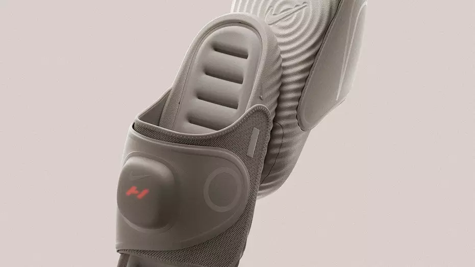 Nike и Hyperice представили первые в истории кроссовки для восстановления со встроенными функциями нагрева и вибрации.