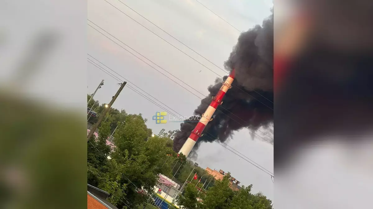 Беспилотники атаковали Чехов: дрон врезался в многоэтажку, загорелся завод