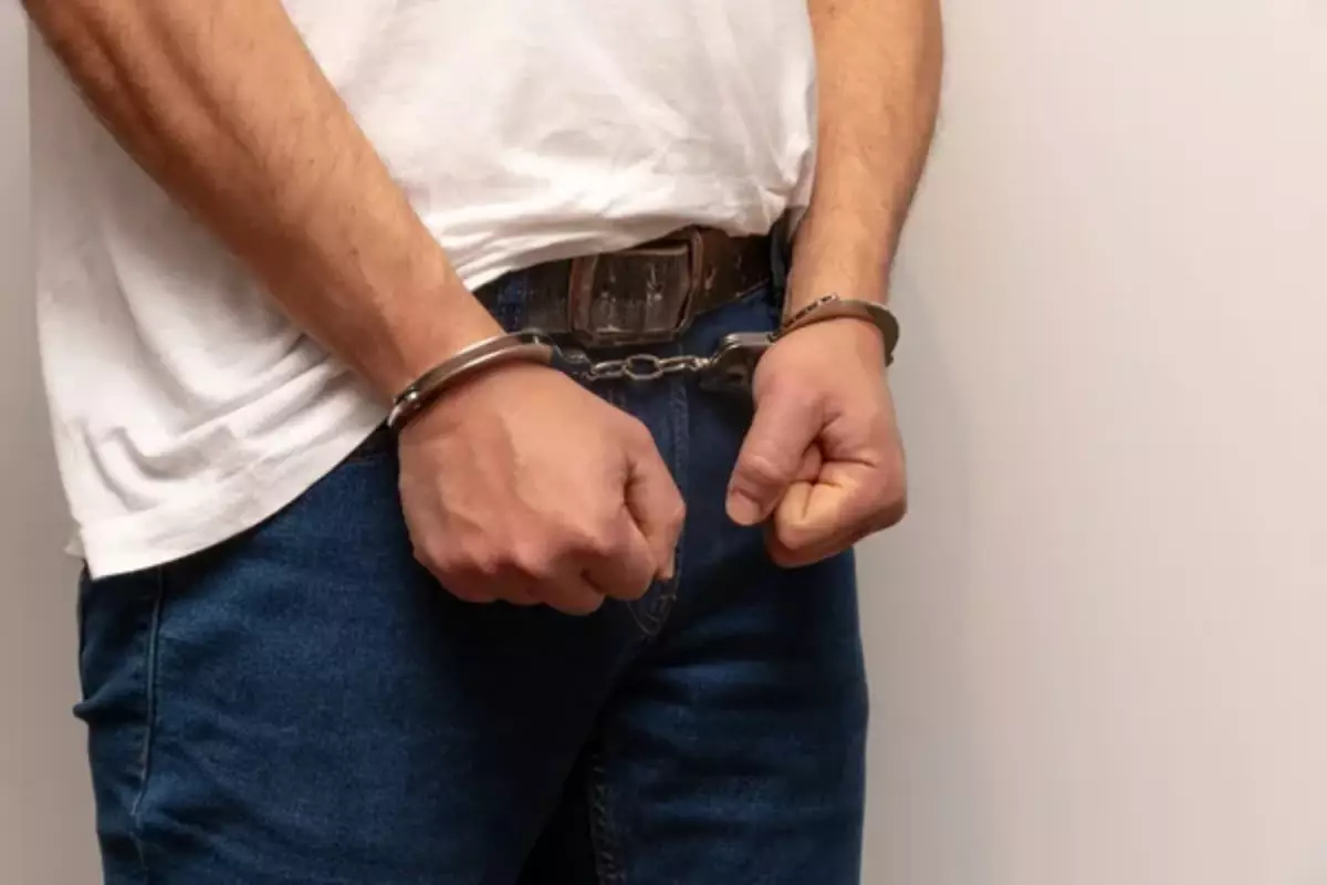 Атырауда төрт жасар баланы қағып, төсекке таңылған күйге түсірген жүргізуші жазадан босатылды
