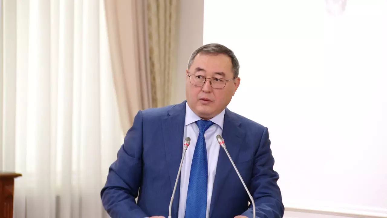 Сізден басқа бәрі кінәлі: Үкімет басшысы Алматы облысының өкіліне қатаң ескерту жасады