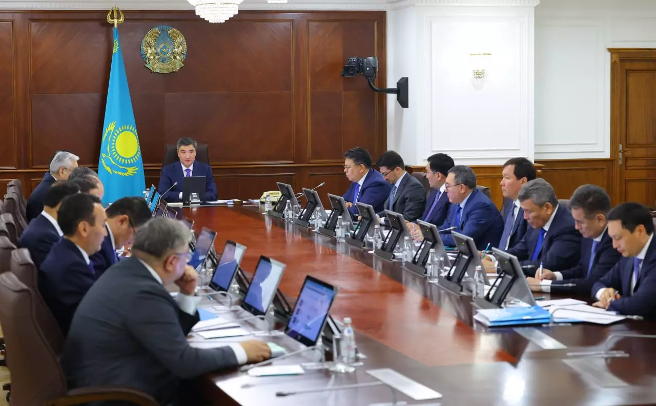 Үкімет басшысы әкімдерге инфрақұрылымды жедел жаңғыртуды жүктеді