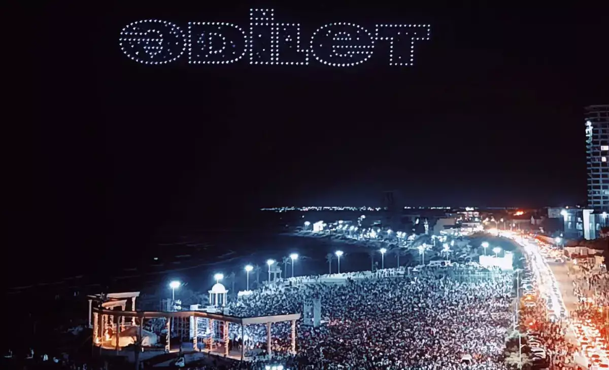 Карта Казахстана в небе и десять тысяч зрителей: как в Актау прошел Open Air "ӘDILET EVENT" - новости на Lada.kz 28.07.2026