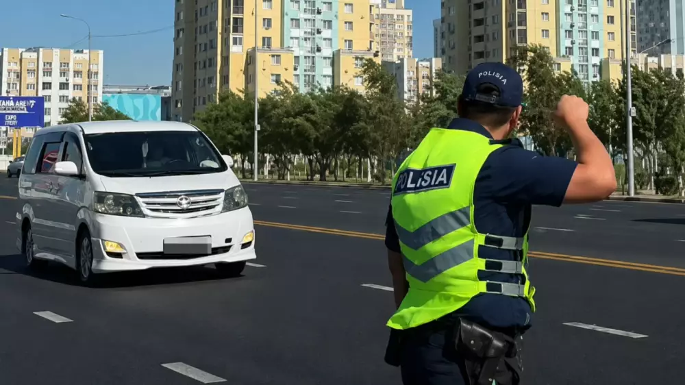 Работал без документов - Toyota Alphard отправили на спецстоянку
