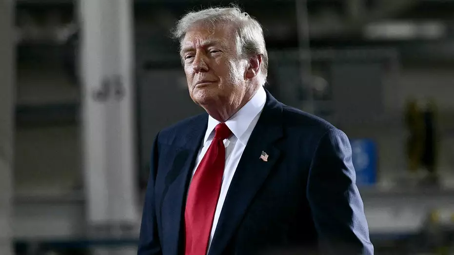 Трамп защищает тарифы перед грядущими промежуточными выборами, утверждая, что они принесли США целое состояние.