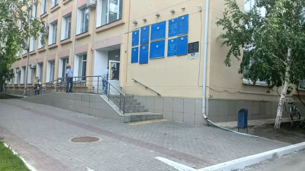 Қостанайдағы интернатта 14 жастағы бала көз жұмды: Қызметкерлер аптап ыстық пен кондиционер мәселесін көтерді