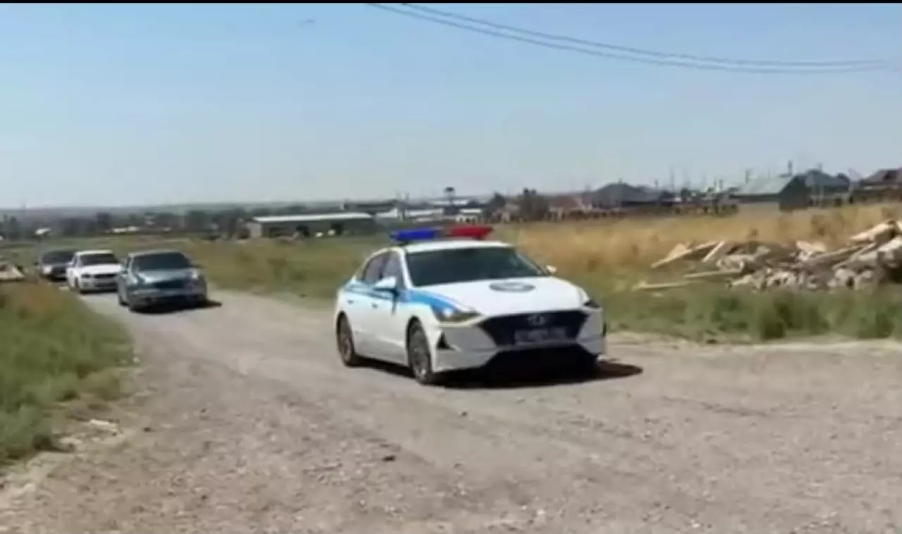 Свадебный кортеж отправили на штрафстоянку: водителей наказали в Туркестанской области