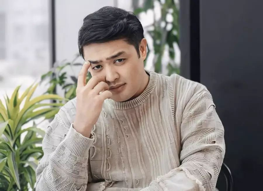 “Сұлудың “жоқ“ дегені “иә“. Танымал әнші қызу талқыланып жатқан әніне қатысты мәлімдеме жасады
