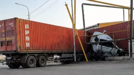  Алматыда жүк көлігі пойызбен соқтығысты 
