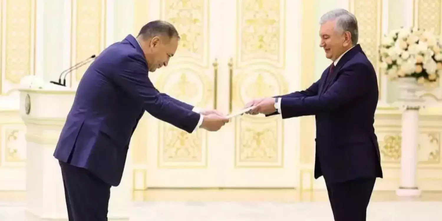 «Ресейге елші болып барғанда, тізерлеп отырады екен»: Тоғжановтың президент алдында иілгені жұртқа жақпай қалды