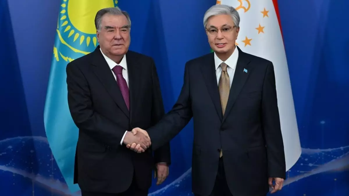 Мемлекет басшысы Тәжікстан Президентімен кездесу өткізді 