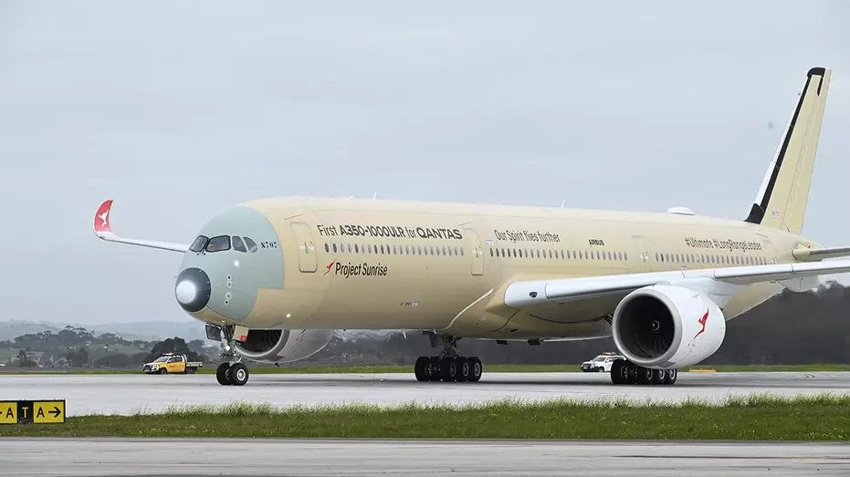 Самолёт Airbus завершил 24-часовой полёт в рамках попытки установить рекорд самого продолжительного коммерческого маршрута в мире.
