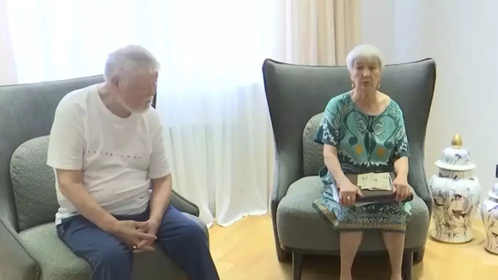 В Актобе родители почти 30 лет ждут возвращения сына
