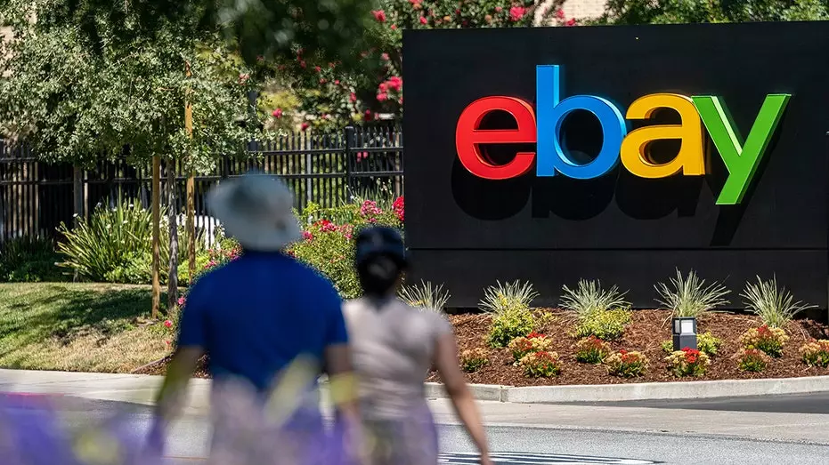 eBay выплатит почти 50 миллионов долларов после того, как бывшие сотрудники якобы терроризировали пару посылками с тараканами и зародышем свиньи.