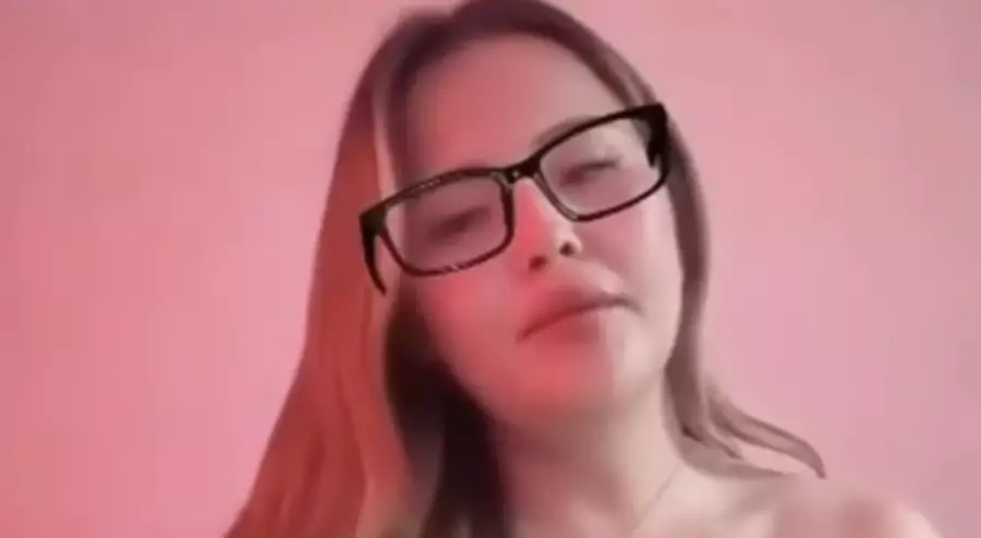 TikTok-та тікелей эфирде отырып, балағат сөздер айтқан тағы бір адам ұсталды
