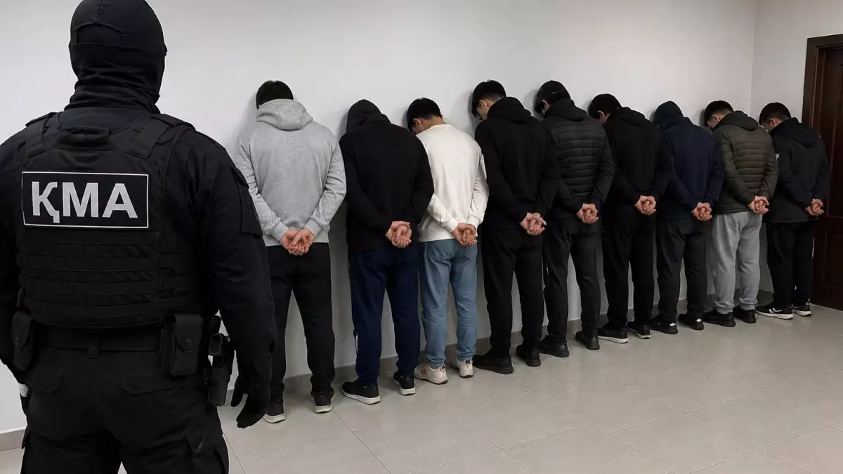  Ақтөбеде интернет-алаяқтарға көмектесті деген күдікпен 10 адам ұсталды 