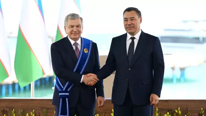 Жапаров наградил Мирзиёева высшим орденом Кыргызстана «Манас» I степени