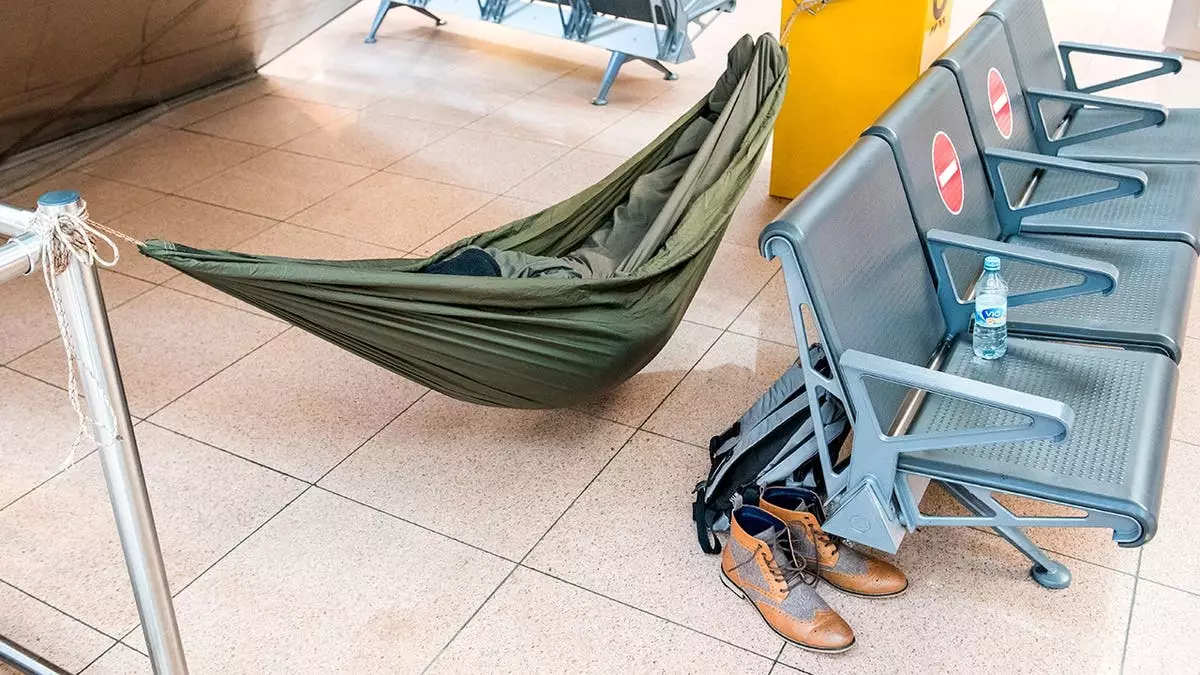 Путешественники столкнулись с неожиданными рекомендациями TSA по этикету в аэропорту, вызвавшими споры.