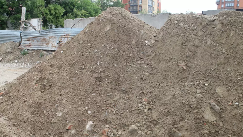 Семей орталығынан Достоевскиймен байланысты құлпытас табылды