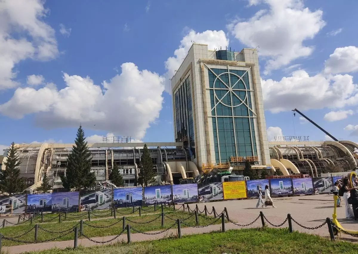 Казахстанка пожаловалась на грязь в комнате матери и ребенка на вокзале Астаны 
