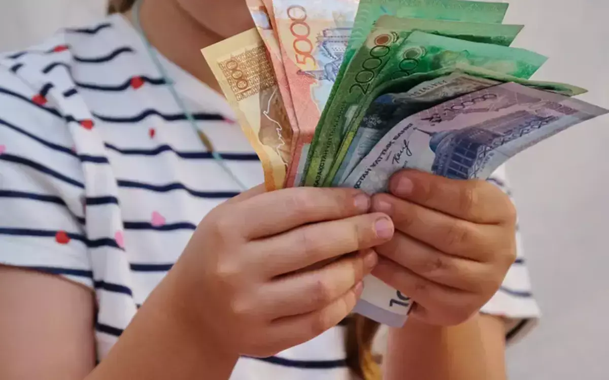 50 тысяч на школьника: в Казахстане начали раздавать деньги перед 1 сентября - новости на Lada.kz 31.07.2026