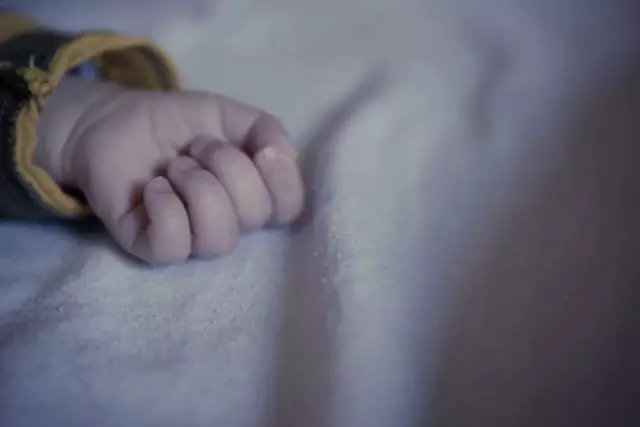Павлодарда бір жарым жасар сәби көз жұмды