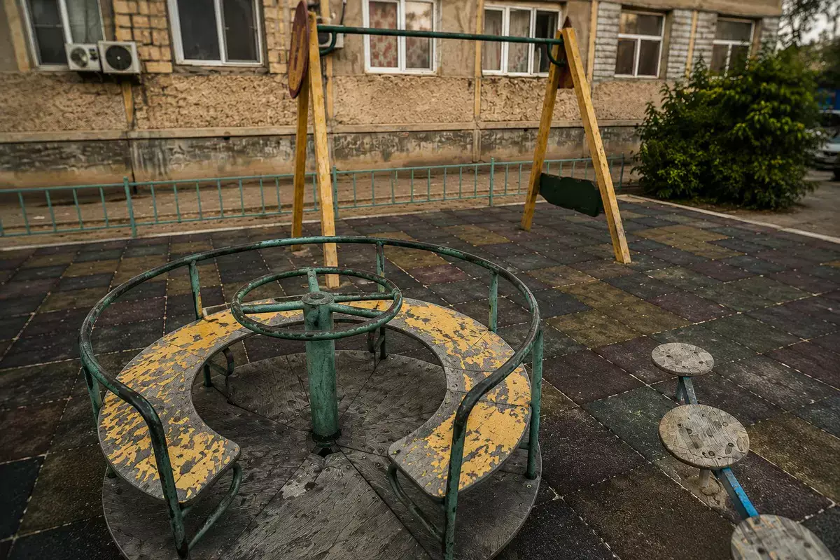 «Ремонтом это не назовешь»: в Актау вспыхнул спор из-за детской площадки - новости на Lada.kz 31.07.2026