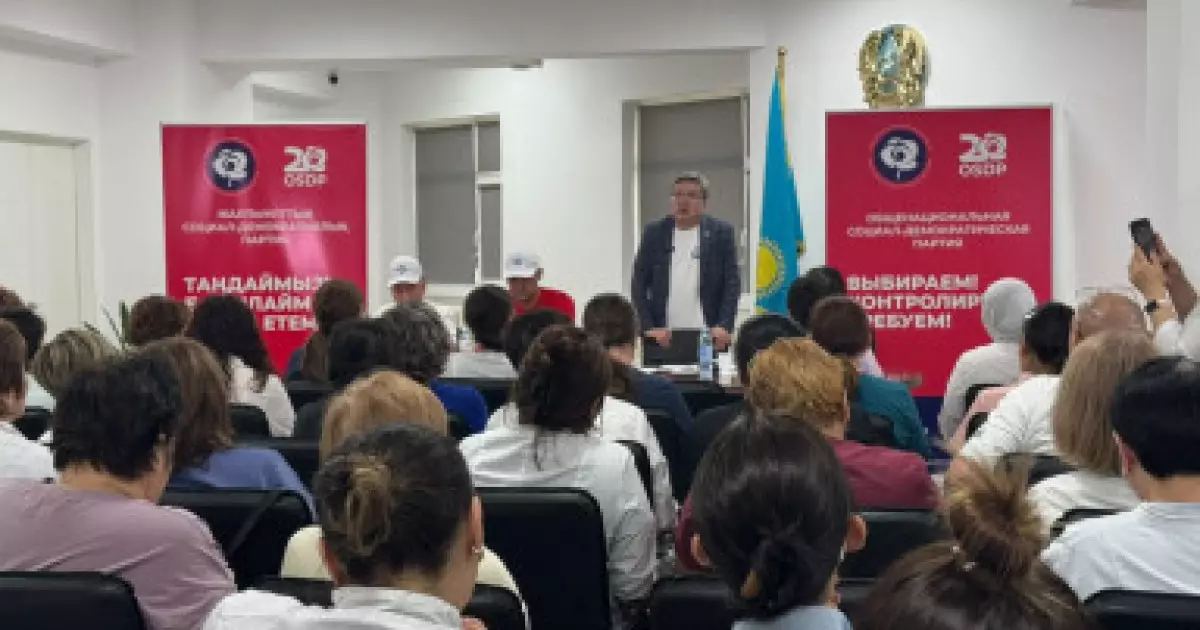 ЖСДП өкілдері Астана дәрігерлерімен кездесіп, медицина қызметкерлерін қорғау жөніндегі реформалар пакетін ұсынды 