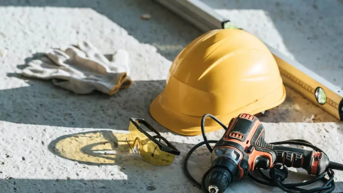 Өскеменде 17 жастағы жұмысшы өндірісте қолынан айырылды
