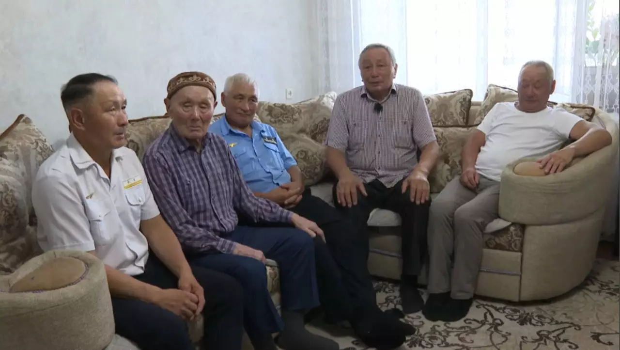 Бірлігі жарасқан теміржолшылар әулеті