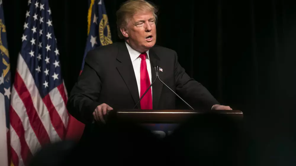 Трамп Испаниядағы мигранттар мәселесін қозғап, Байденді сынға алды