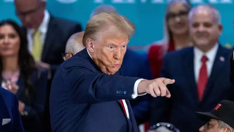 «Тап береміз… Мәжбүр болады»: Трамп Иранға қатаң ескерту жасады