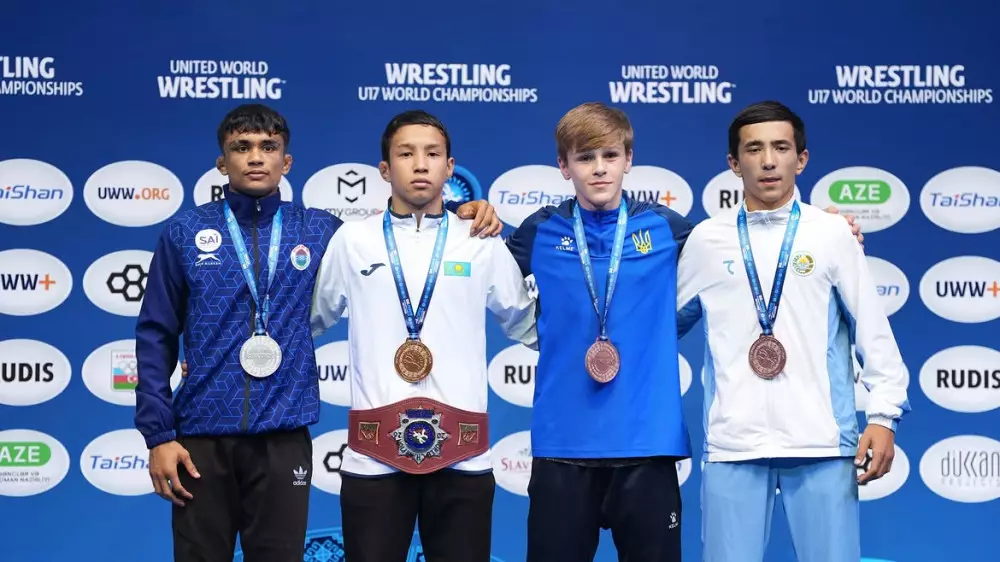 17-летний казахстанец Бакдаулет Агабек стал чемпионом мира по борьбе