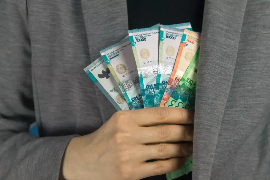 Шалқардың бұрынғы әкім ақталып шығу үшін алаяққа 4 миллион теңге берген