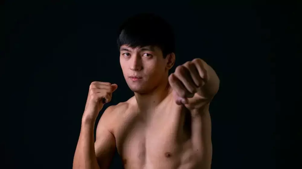 Экс-боец UFC из Казахстана подписал контракт с новой лигой