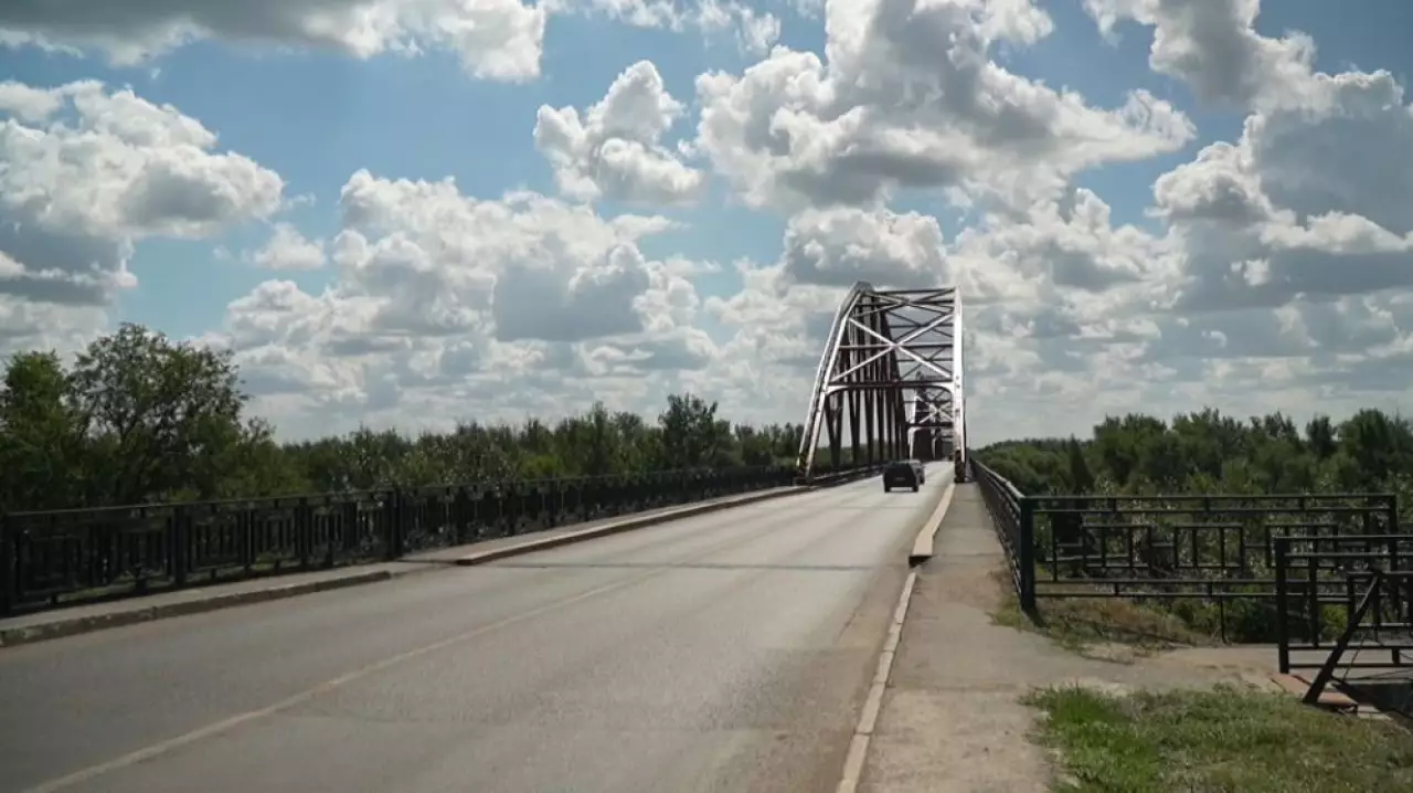 Автомобильный мост построят через реку Урал в ЗКО