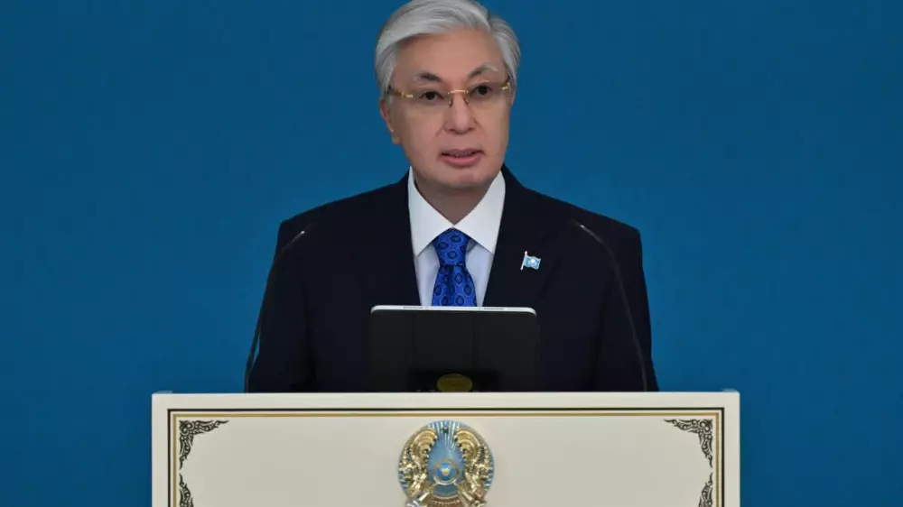 Тоқаев үш жолдың құрылысын бастап берді