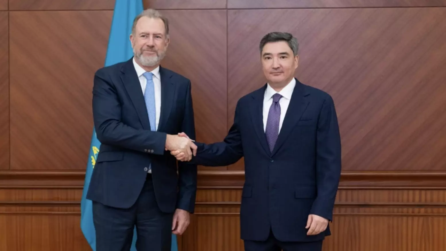 Олжас Бектенов ExxonMobil Upstream компаниясының президентімен кездесті 