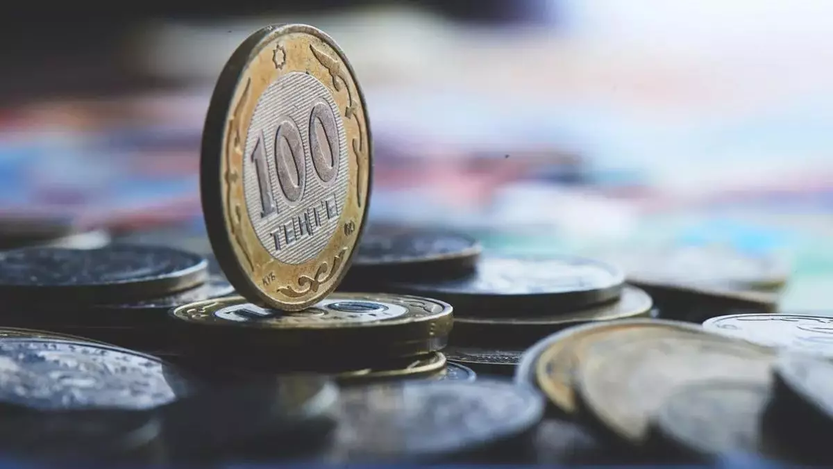Тенге укрепился на 1,3% к доллару в июле