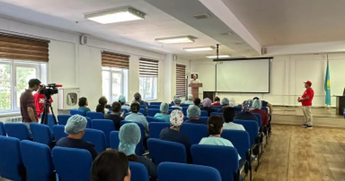  ЖСДП кандидаты шымкенттік дәрігерлермен кездесу өткізді 