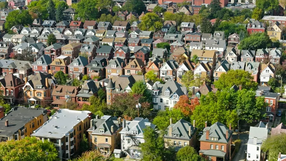 Преследуемые финансовыми трудностями товарищества собственников жилья активизируют процедуры изъятия жилья у неплательщиков, сообщается в отчете.