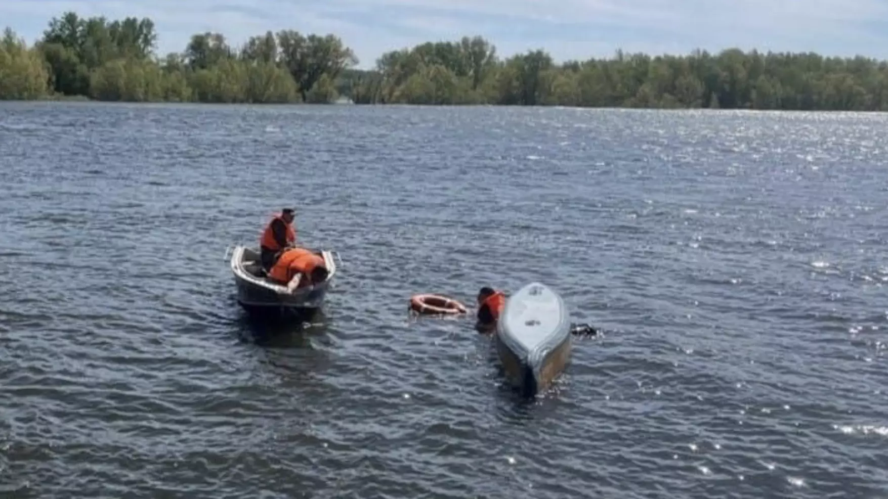 Өскеменде Ертіске секірген ер адамның мәйіті тым тереңнен шығарылды