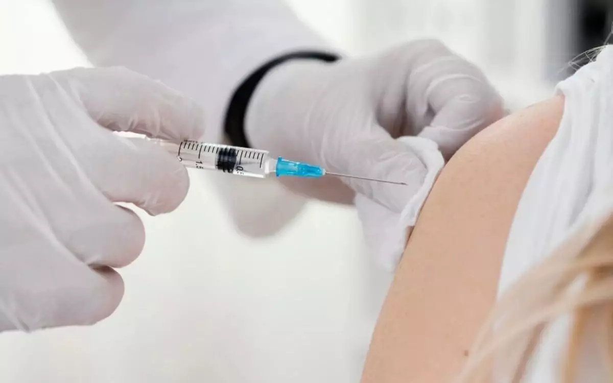 Әлемдегі алғашқы ЖИ арқылы жасалған вакцина сынақтан сәтті өтті
